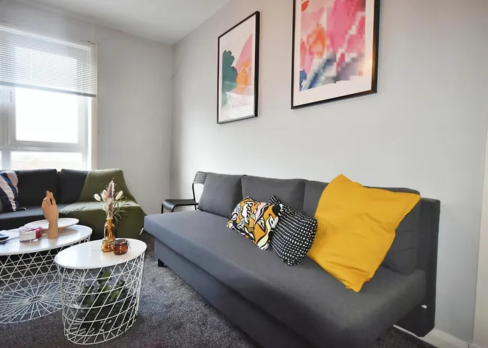 Modern Style , Separate Entrance *