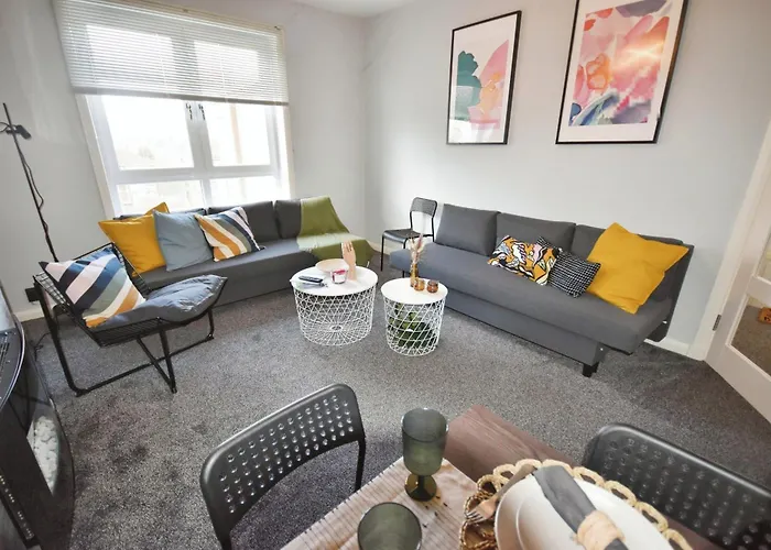 Modern Style , Separate Entrance * Glasgow