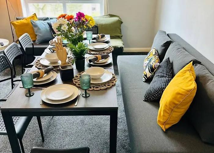 Modern Style , Separate Entrance * Glasgow