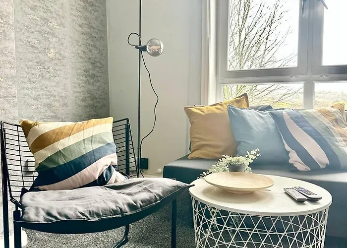 Modern Style , Separate Entrance Appartement Glasgow