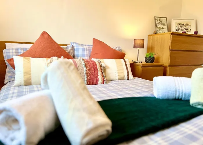 Apartman Beautiful & Spacious 2-bed Flat In Centre With Free Parking