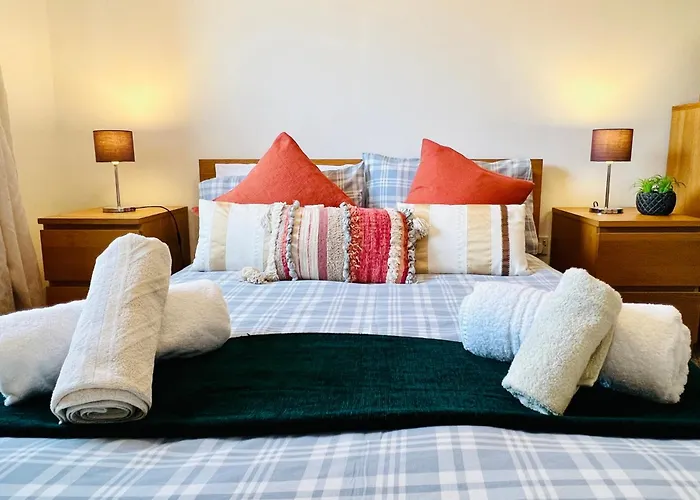 Beautiful & Spacious 2-bed Flat In Centre With Free Parking Apartman