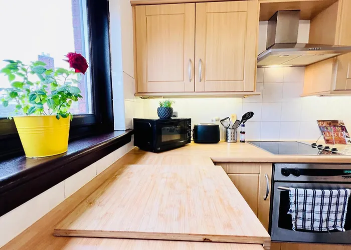 Beautiful & Spacious 2-bed Flat In Centre With Free Parking Apartman