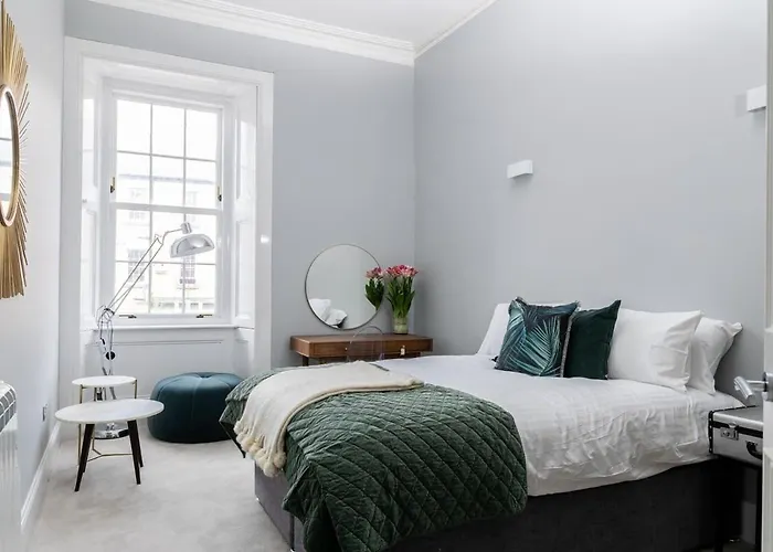 Beautiful 4 Bed Flat In Perfect Location شقة غلاسغو