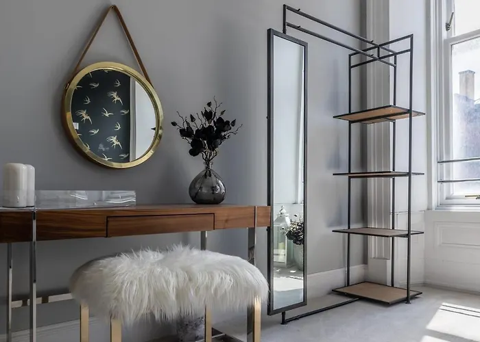 Beautiful 4 Bed Flat In Perfect Location * غلاسغو