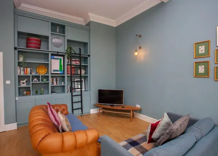 Bright Spacious 3 Bed Flat