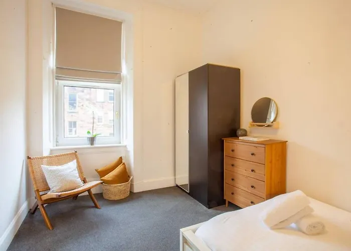 Stunning 2 Bed In Heart Of West End