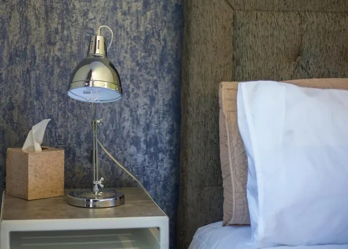 Daire Beautiful West End Flat With Private Parking Glasgow