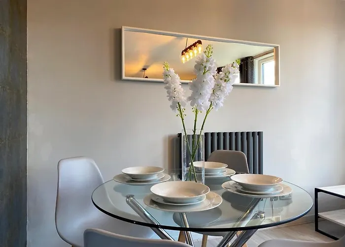 Beautiful West End Flat With Private Parking * Glasgow