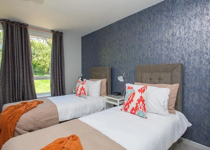 Beautiful West End Flat With Private Parking 格拉斯哥