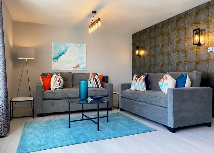 Beautiful West End Flat With Private Parking Daire *