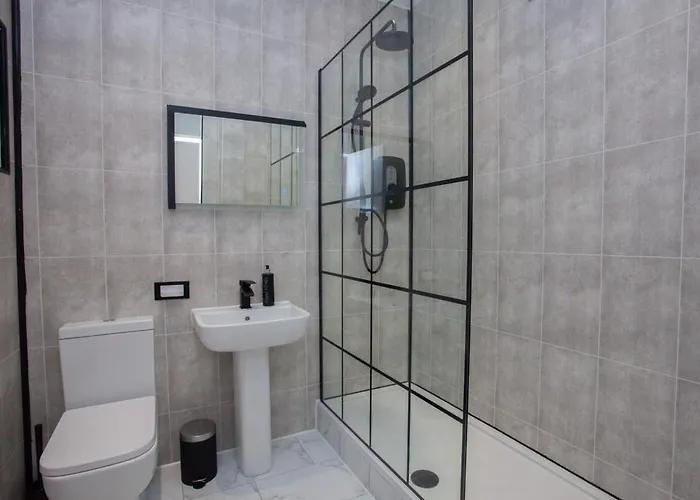 Newly Renovated Апартаменты *