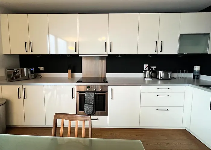 Riverside Retreat With Spectacular Views Lägenhet