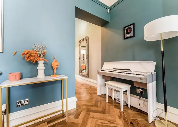 Luxurious Park District Duplex *