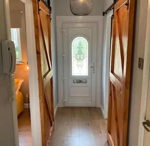 公寓 Rustic Floor West End Pad With Balcony, Parking Next To Byers Road, Aston Lane, Uni *