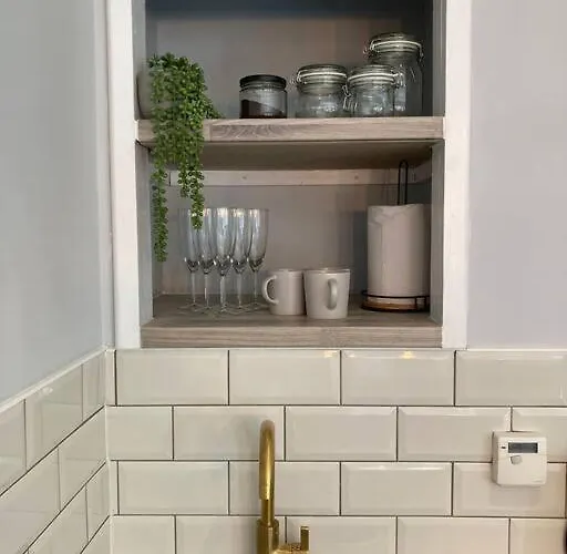 Rustic Floor West End Pad With Balcony, Parking Next To Byers Road, Aston Lane, Uni 公寓