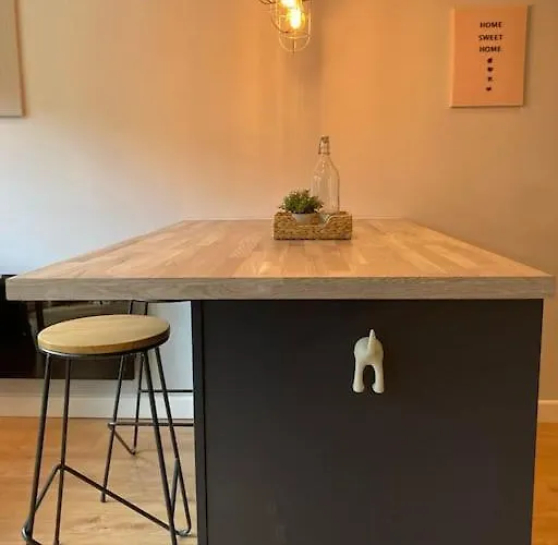 Apartament Rustic Floor West End Pad With Balcony, Parking Next To Byers Road, Aston Lane, Uni