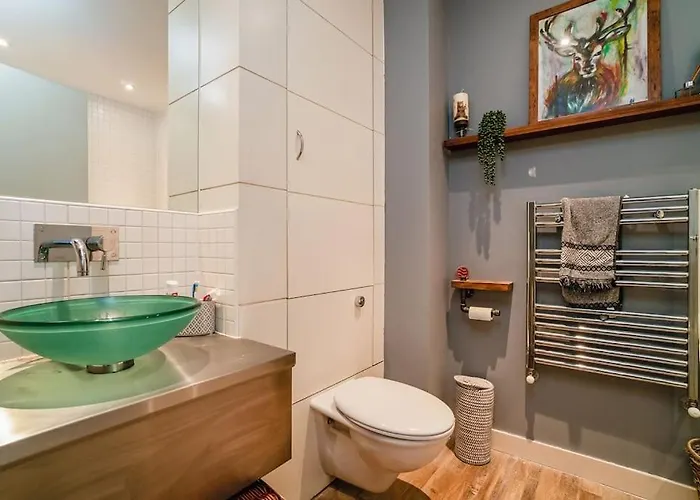 Luxury Huge Modern Open Plan 2bedroom Flat - Free Private Parking & Balcony Located At The Ovo Hydro And Sec Centre Glasgow