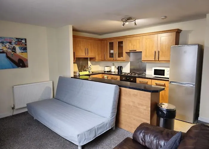 2 Bedroom Modern Stylish In Centre