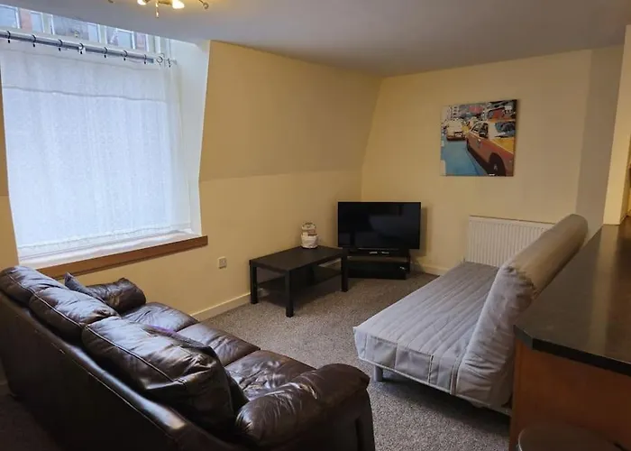 2 Bedroom Modern Stylish In Centre