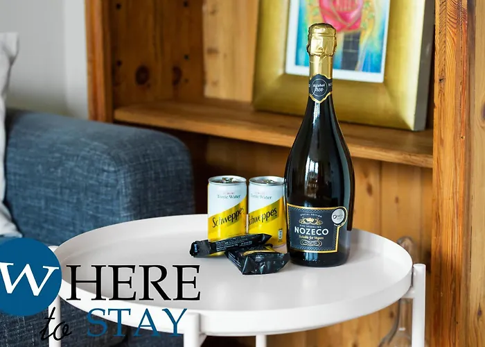 Bright 1 Bedroom Apartment-private Parking