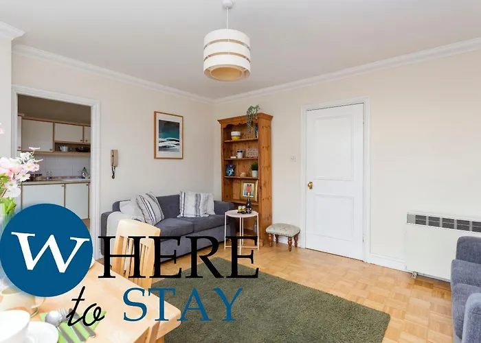 Bright 1 Bedroom Apartment-private Parking *