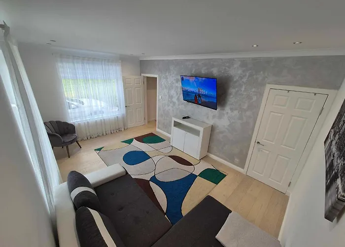 Lovely House With Private Parking! Glasgow! 別荘