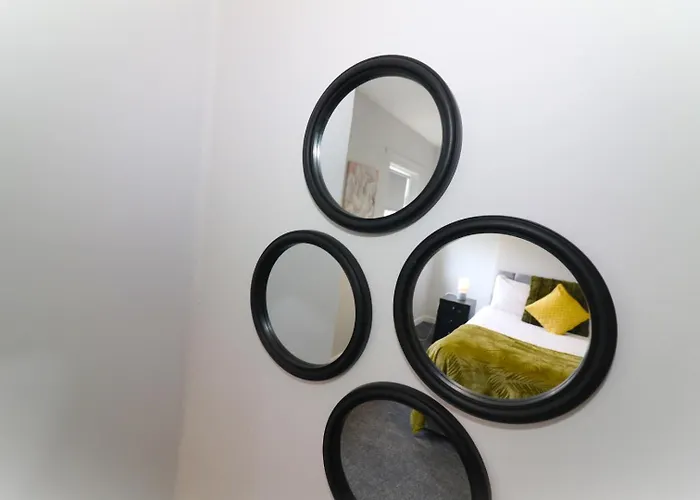 Signature - Huntley House Apartment Glasgow