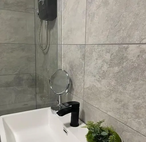 Modern 2 Bedroom City Apartament *