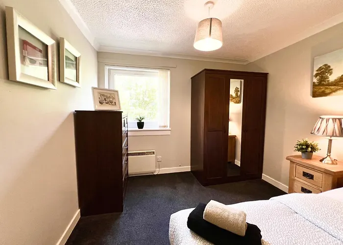 Spacious 2 Bed-flat In - Free Parking