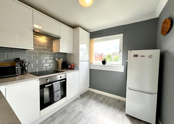 Spacious 2 Bed-flat In - Free Parking