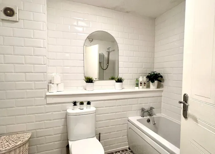 Spacious 2 Bed-flat In - Free Parking Appartement *