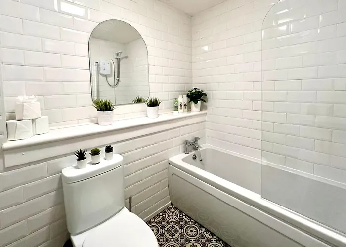 Spacious 2 Bed-flat In - Free Parking *