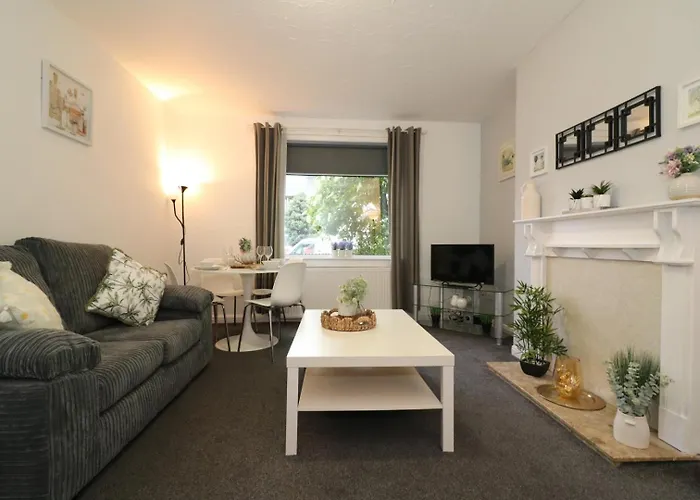 Signature - Glen Lee House *