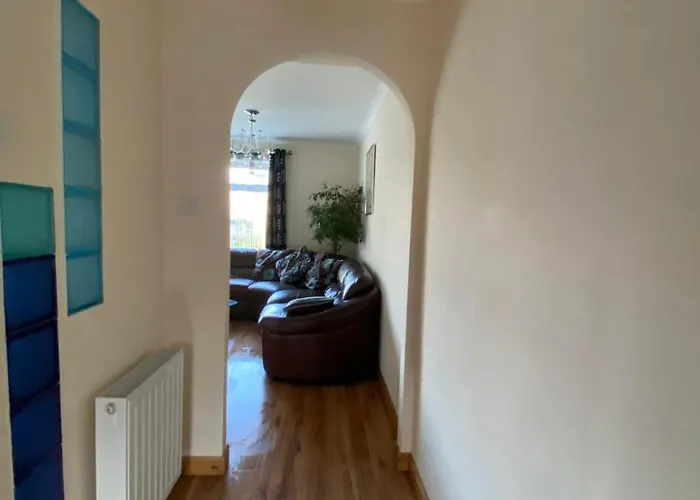 Stunning 3 Bedroom House With 2 Bathrooms