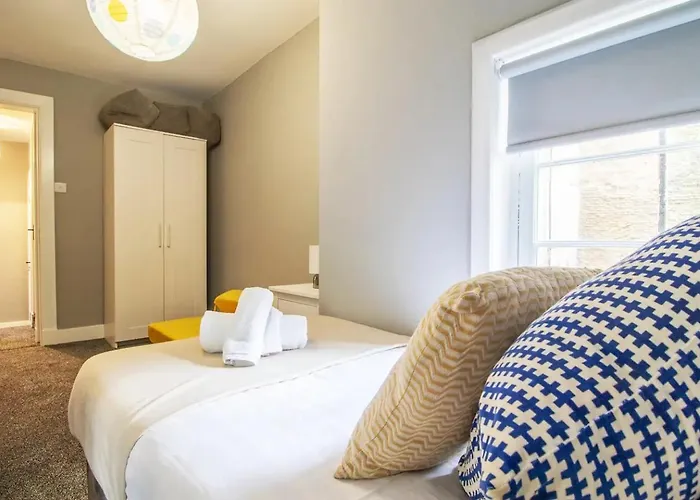 Private Garden West End With Parking - Pass The Keys