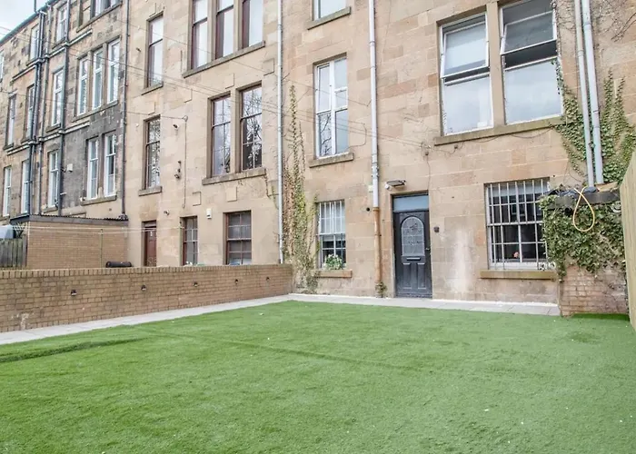 Private Garden West End With Parking - Pass The Keys