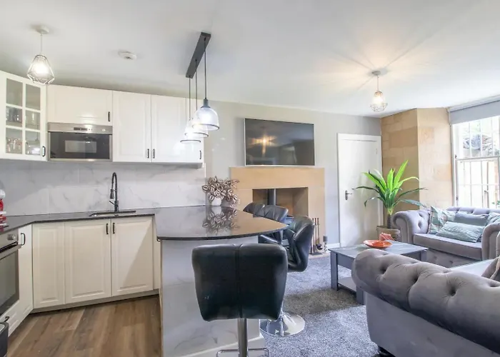 Private Garden West End With Parking - Pass The Keys 아파트 *