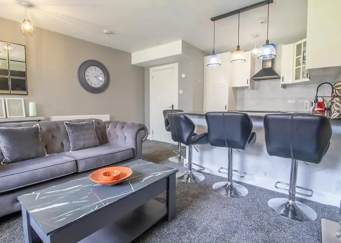 Private Garden West End With Parking - Pass The Keys *