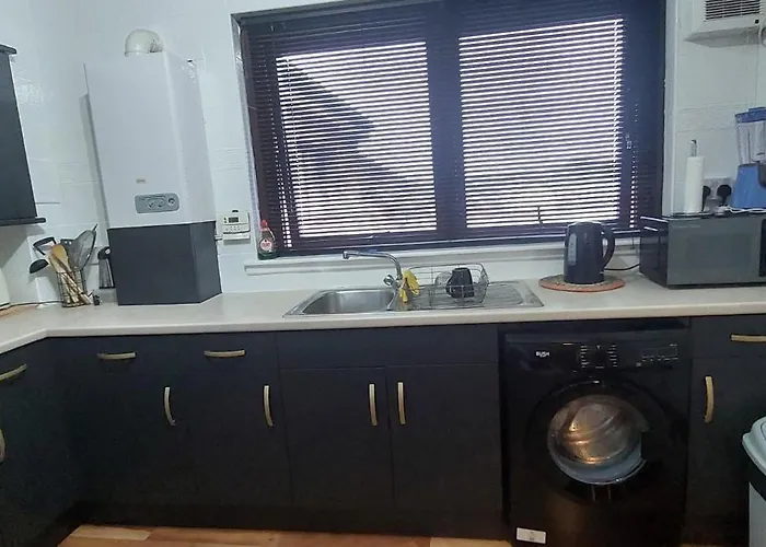 Luxurious With A Private Bathtub And Shared Toilet And Kitchen 10mins From Centre منزل للإقامة غلاسغو