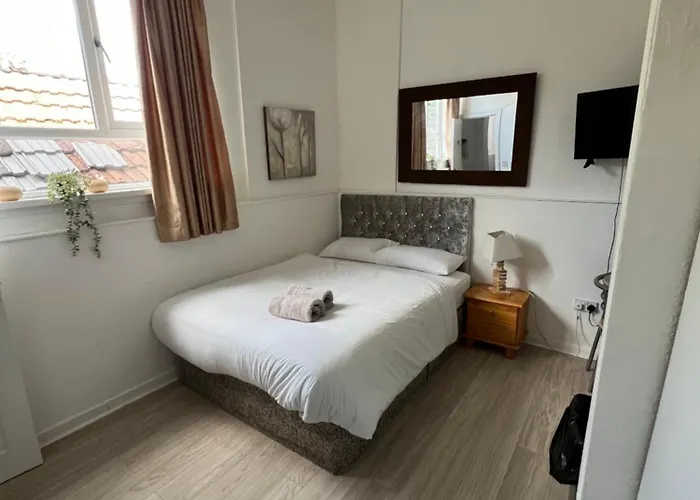 Great Western Road With En