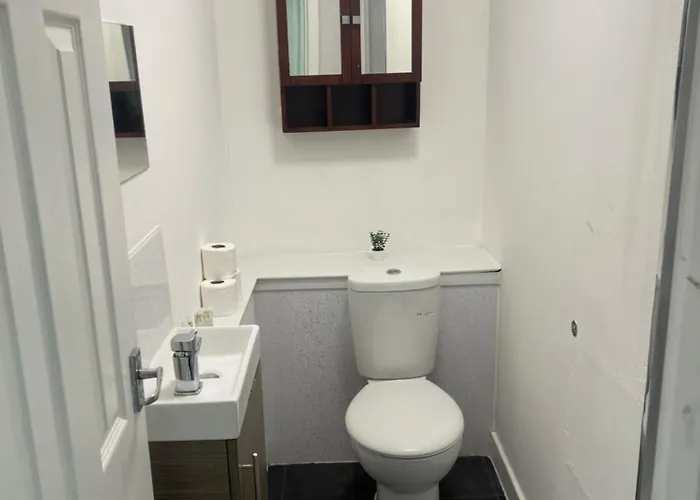 Great Western Road With En Appartement *