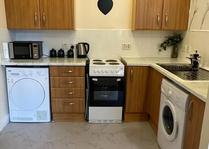 Apartament - Sleeps 2 & Freeparking During Weekend *