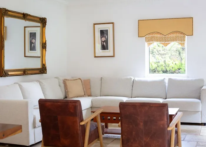 Stunning 4-bedroom With Hot Tub & Sauna Near Loch Lomond 别墅 格拉斯哥