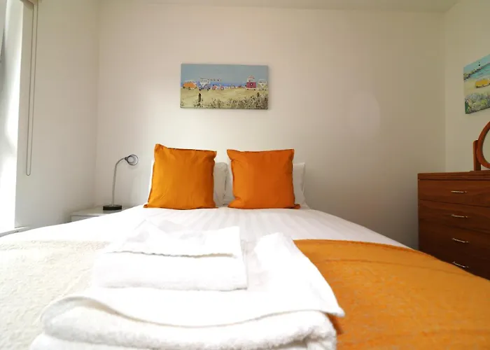 Signature - Oatlands House *