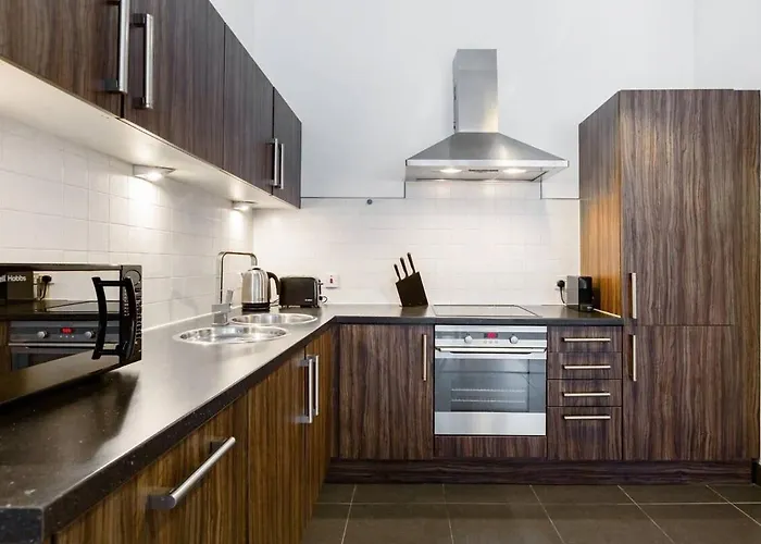 Incredible Contemporary Flat In Heart Of West End *