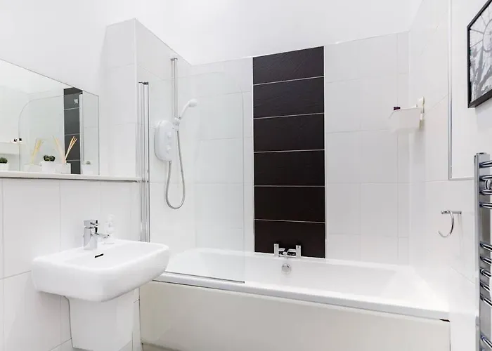 Incredible Contemporary Flat In Heart Of West End *