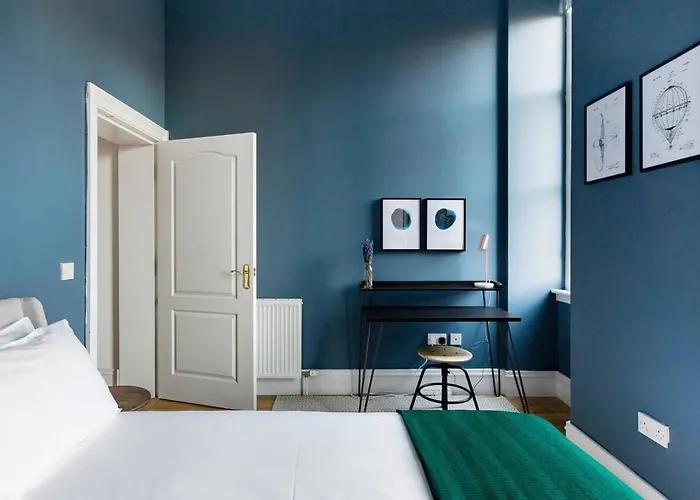 Incredible Contemporary Flat In Heart Of West End