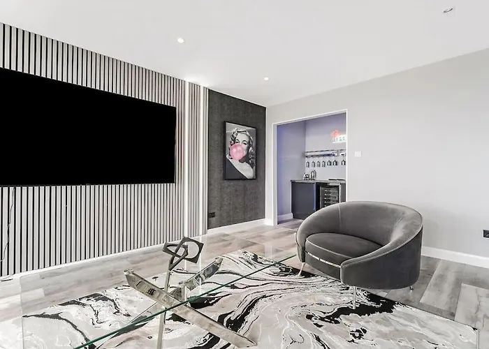 Luxurious Penthouse With Bar At Hydro & Secc Apartament *