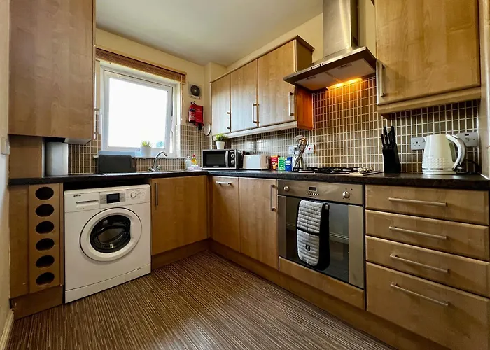 Stylish Modern Flat With Juliet Balcony & Parking *